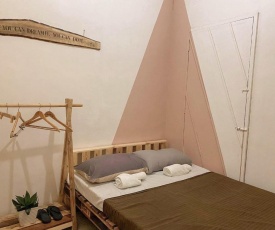 Insta-worthy Rustic Studio Near Ceres Terminal