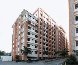 RedDoorz Premium @ Paseo Verde Las Pinas
