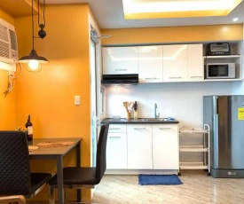 Stylish Condo w/ free parking, pool and netflix