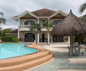Linaw Beach Resort
