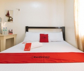 RedDoorz Hostel at Bed and Brewhouse Sucat