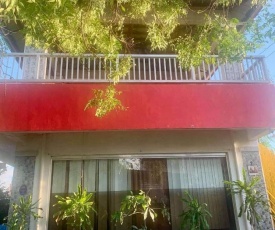 Perlies Inn NEW Barkada House with NETFLIX and WIFI